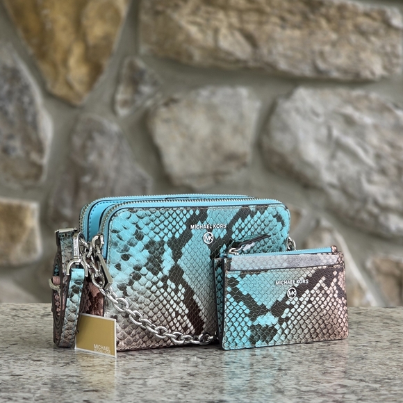 Michael Kors Handbags - Michael Kors Jet Set Small Ombré Blue Crossbody SET